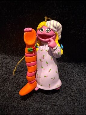 Christmas on Sesame Street 26232 014 - Betty Lou